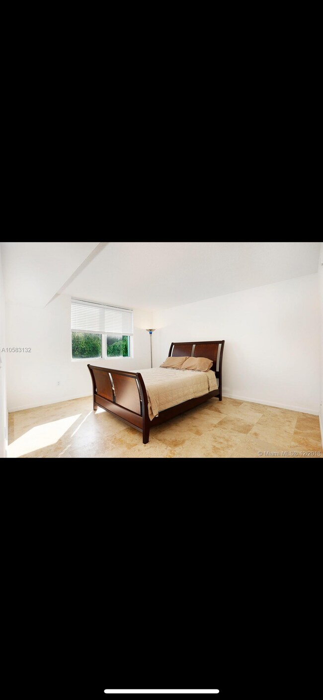 Building Photo - 1555 N Treasure Dr