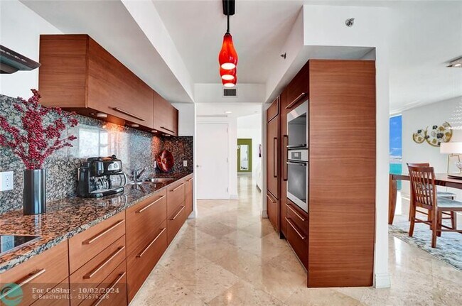 Building Photo - 101 S Fort Lauderdale Beach Blvd