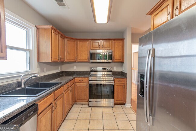 Building Photo - 705 Oxford Crest Ct NW