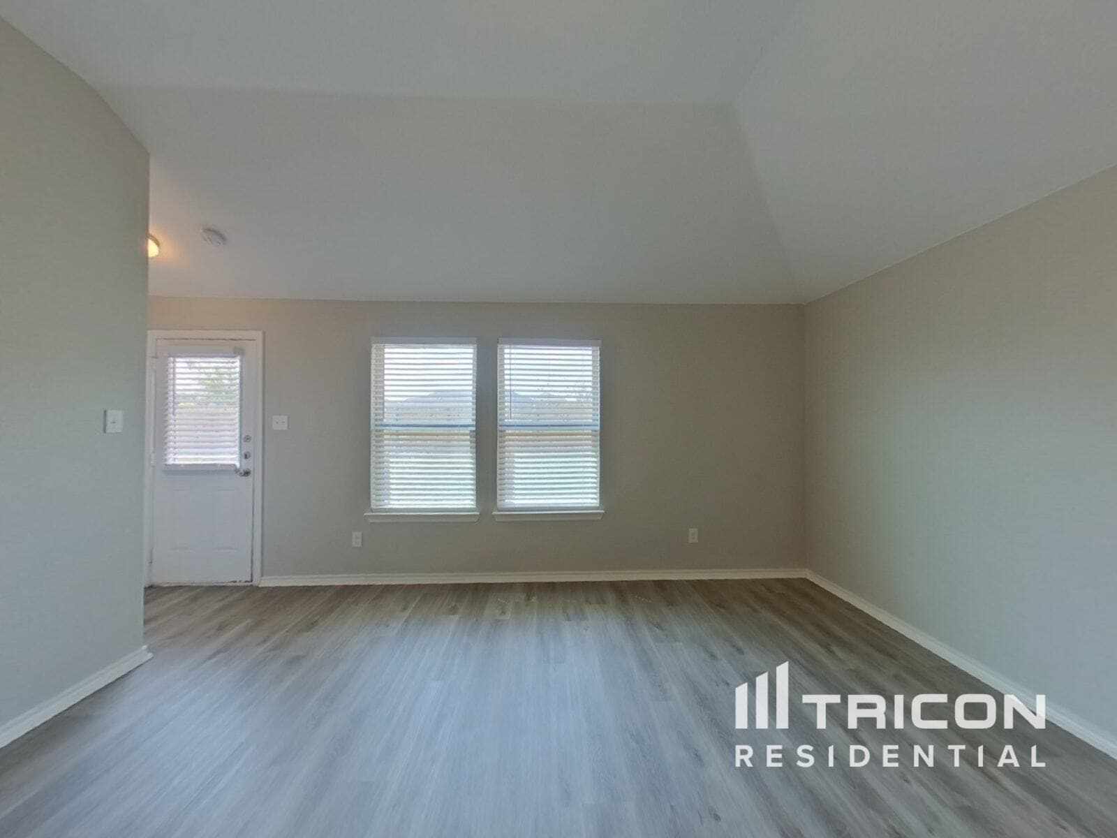 Building Photo - 617 Chickadee Dr