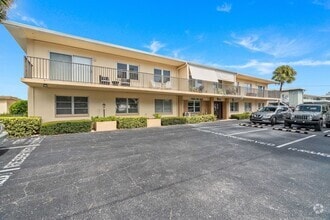 Building Photo - Waterfront Views! Fully updated 2/2 condo