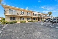 Building Photo - Waterfront Views! Fully updated 2/2 condo