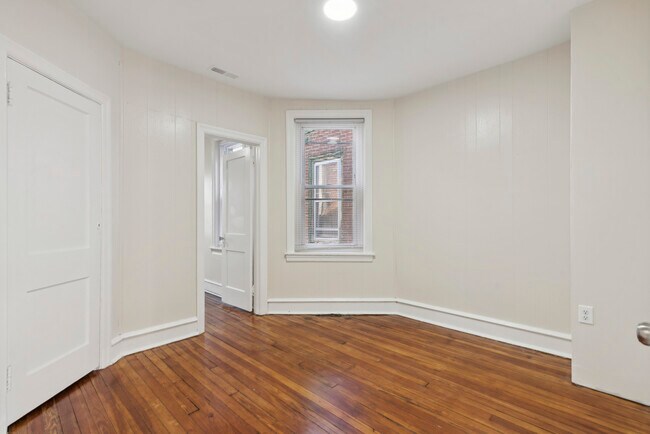 Building Photo - 5541 Hadfield St