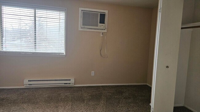 Building Photo - Glendale Duplex