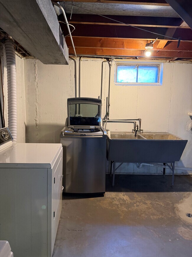 Building Photo - 970 Saylor Ave