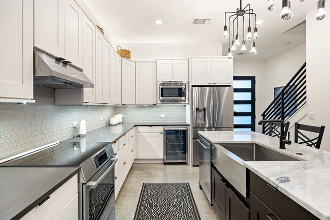 Building Photo - 1310 Choquette Dr