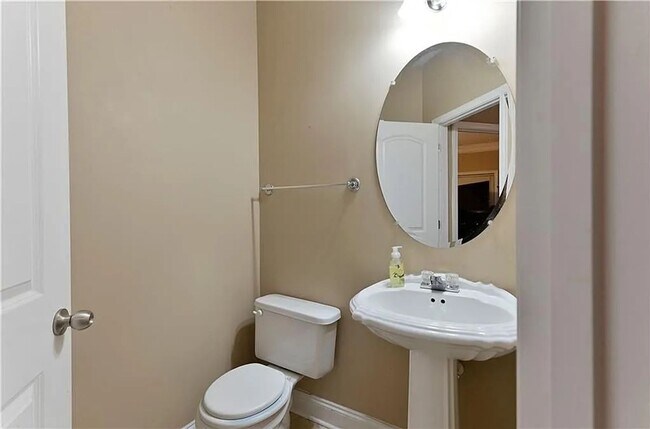 Building Photo - 5 Bedroom 3.5 Bathroom House in Douglasville GA