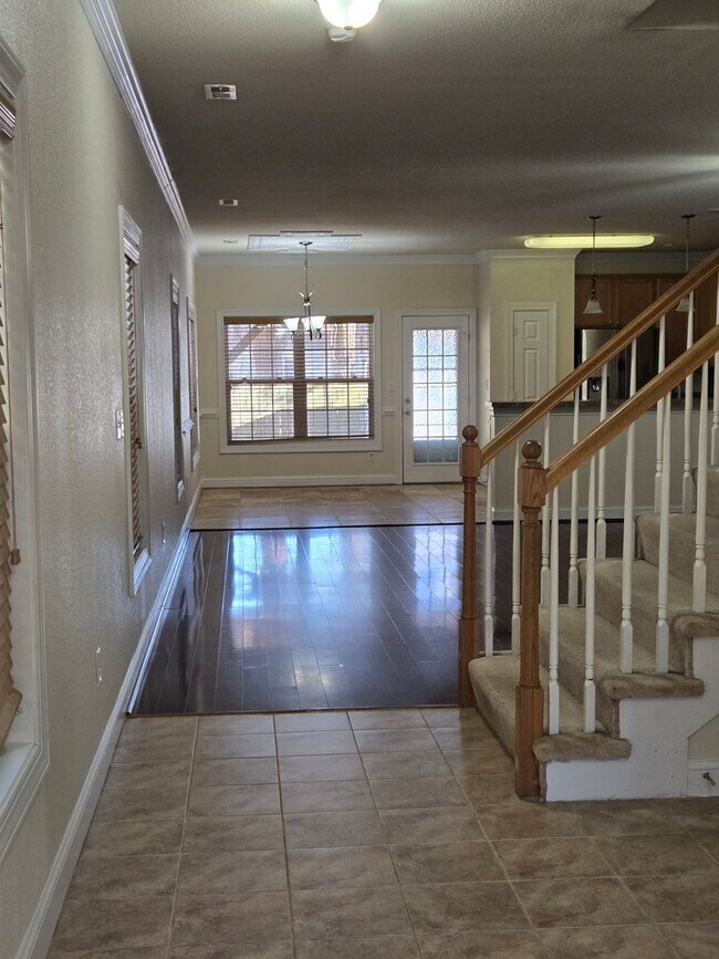 Building Photo - Lovely 3 Bedroom house near Town Center