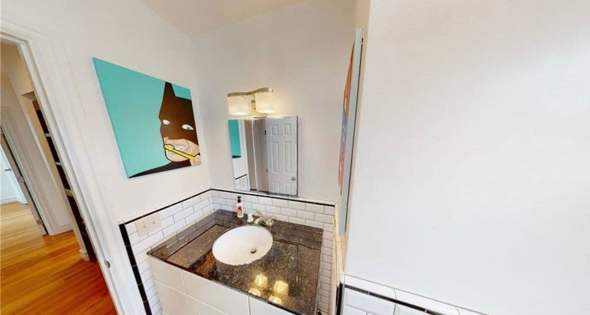 Building Photo - 7418 Farmdale Ave