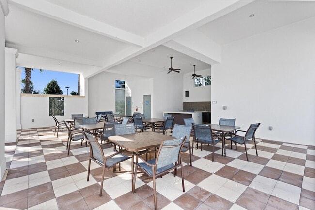 Building Photo - 14823 Wildwood Cir