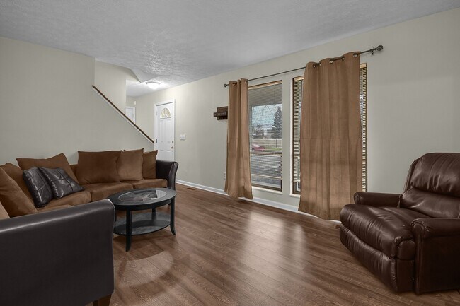 Building Photo - 6590 Bennell Dr