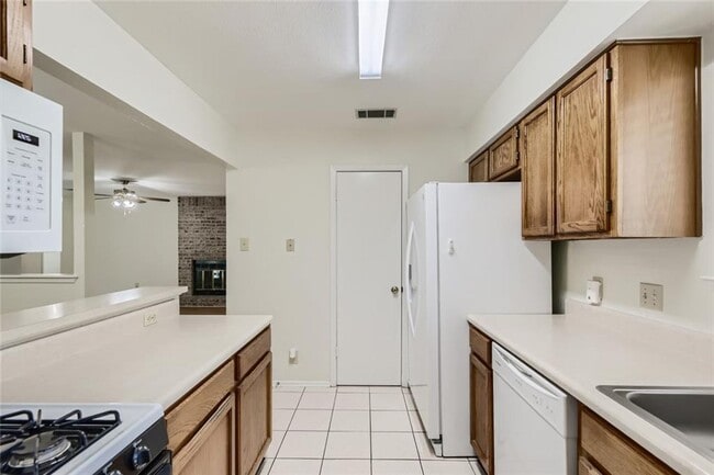 Building Photo - 9111 Marsh Dr