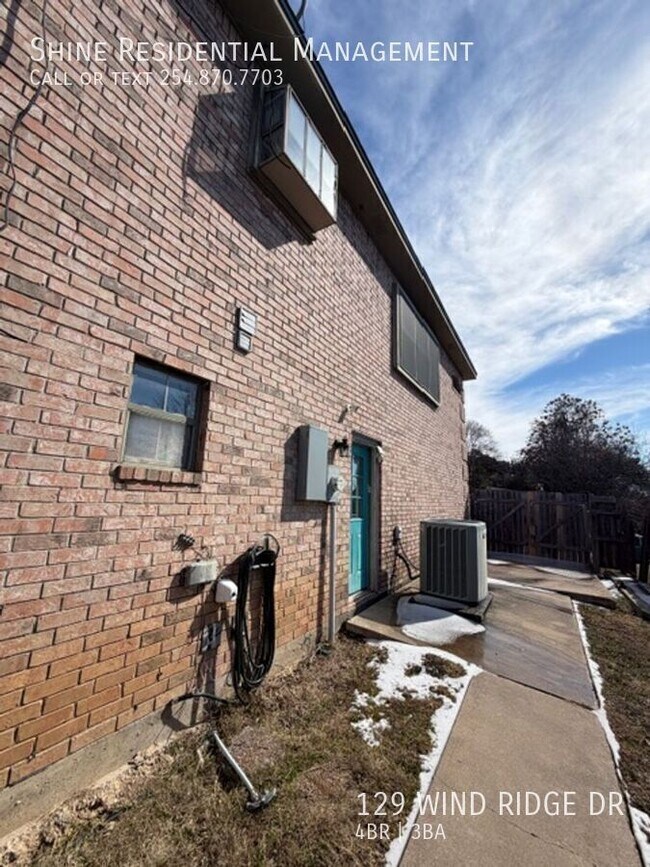 Building Photo - 129 Wind Ridge Dr