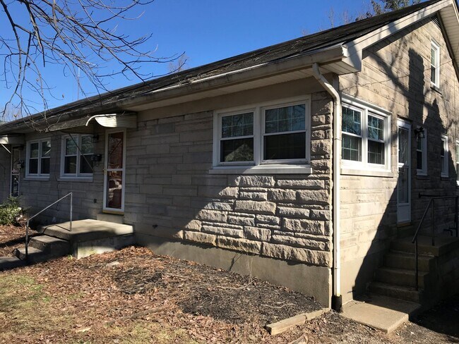 Building Photo - 105 Beechwood Ave