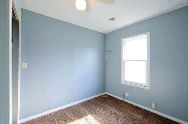 Building Photo - 504 Rahm St