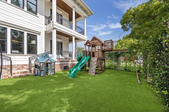 Building Photo - 4536 Mimosa Dr