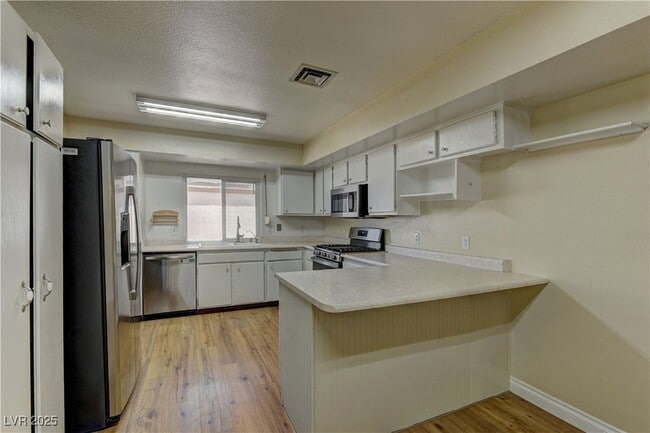 Building Photo - 3959 Avila St