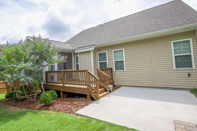 Building Photo - 25 Forrest Dr