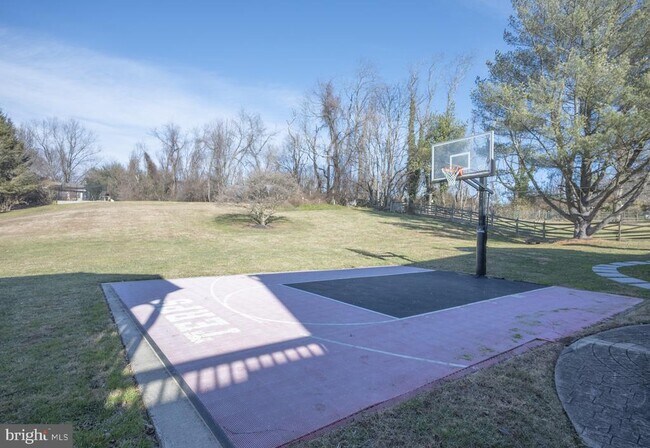 Building Photo - 2104 Steuben Way