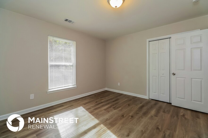 Building Photo - 207 E Wade St