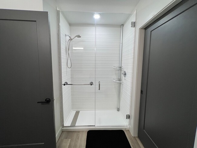 Building Photo - Modern Condo on West Side of Manhattan!