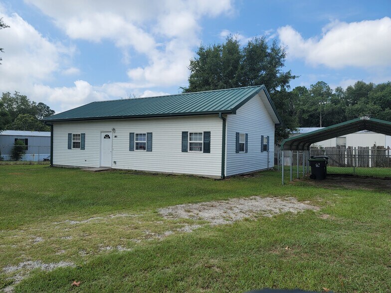 Building Photo - 346 Railroad Ave