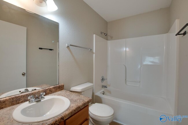 Building Photo - 102 Whitestone Dr NE
