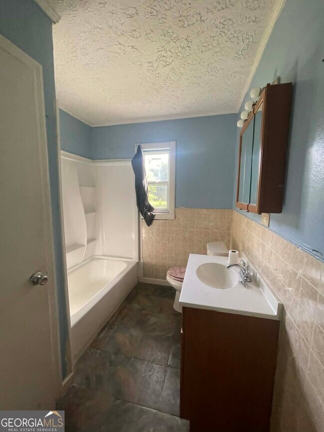 Building Photo - 206 Celia Dr