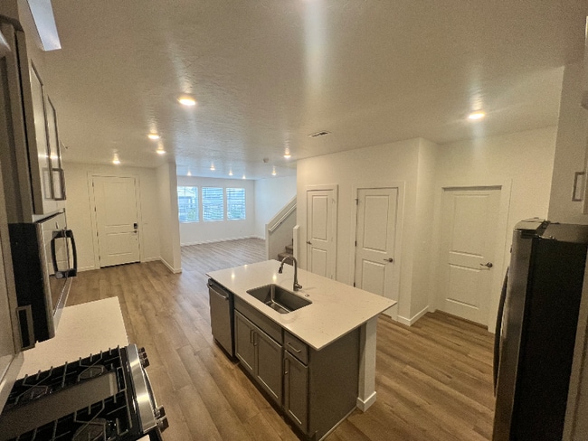 Primary Photo - 4112 W Cirrus Ln