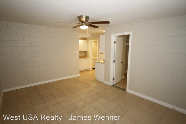 Building Photo - 2444 E Danbury Rd