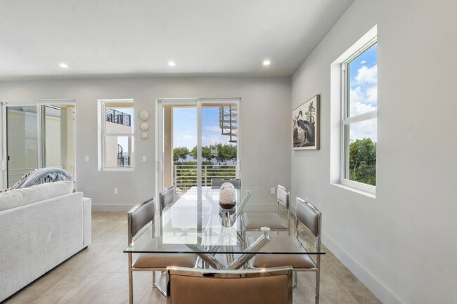 Building Photo - 99 Seaside Ave