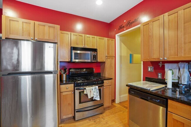 Building Photo - Great Mission Hill 4 bed