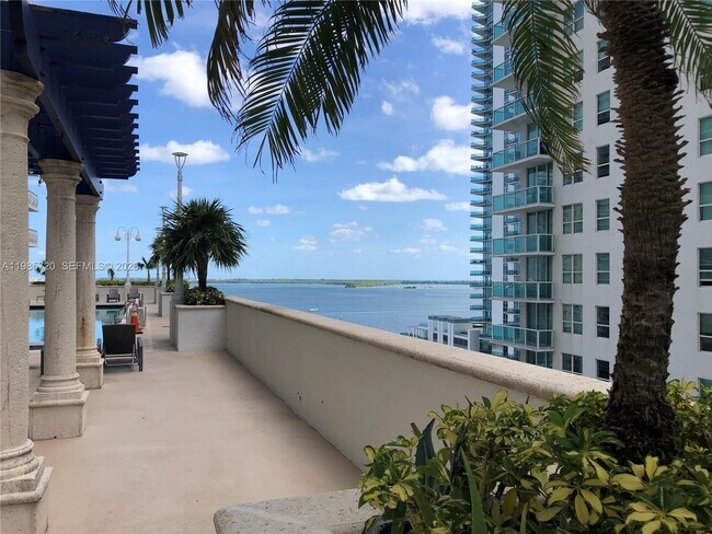 Building Photo - 1200 Brickell Bay Dr
