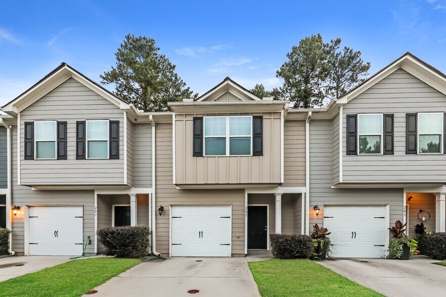 Primary Photo - 205 Highwood Ln