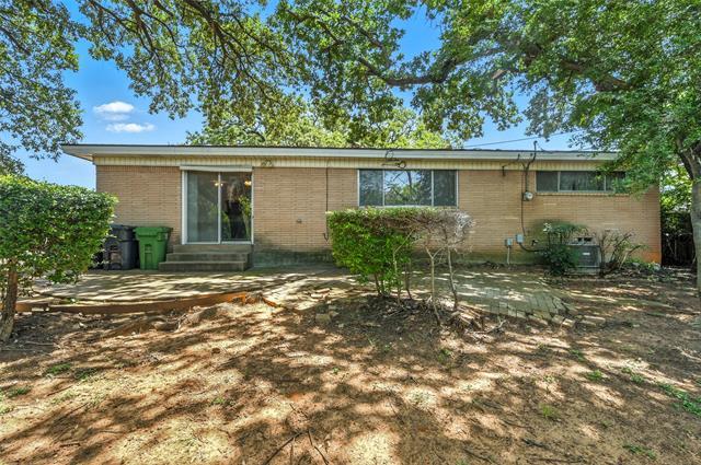 Building Photo - 1502 Westcrest Dr