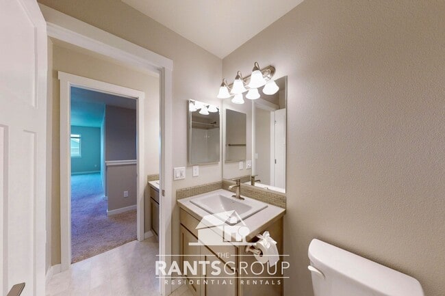 Building Photo - Modern 3-Bed Home in Steilacoom Ridge w/ A...
