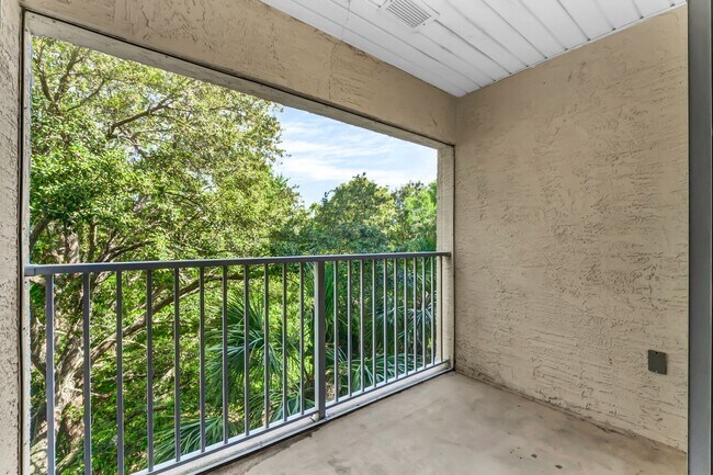 Building Photo - Niceville Condo With Pool!