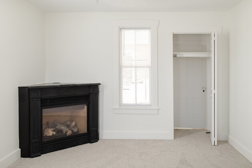 Building Photo - 6018 Carpenter St