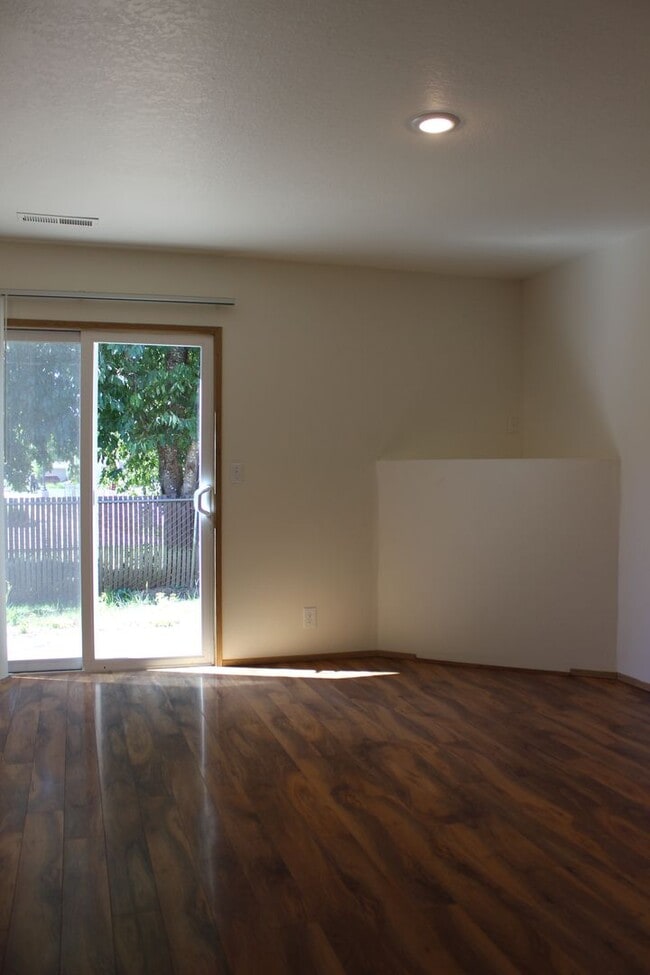 Building Photo - 4 br, 2.5 ba home in Scappoose neighborhood