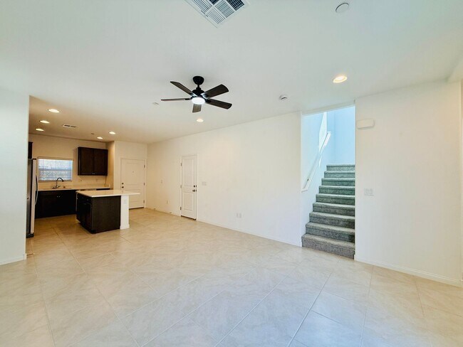Building Photo - Stunning Home in the Desirable Cadence Community!