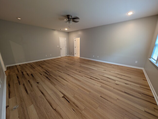 Building Photo - Room in House on Stone Mountain Dr