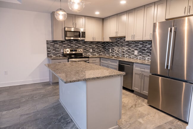 2304 | Kitchen - ArriveKC Condos