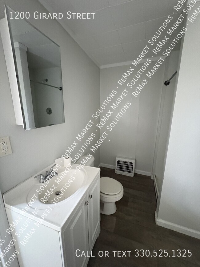 Building Photo - 1200 Girard St