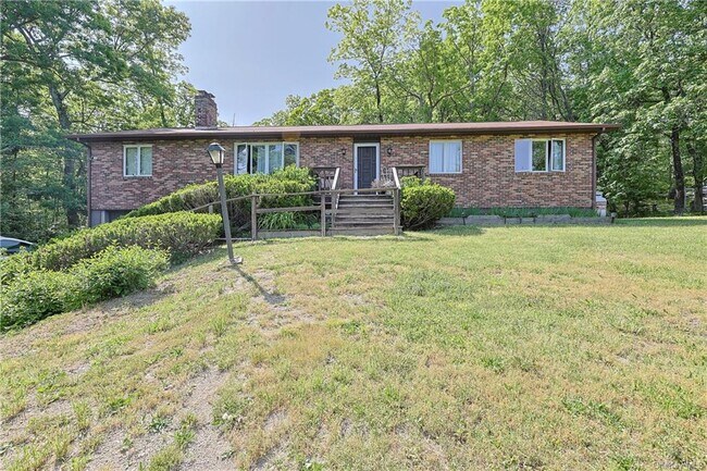 Building Photo - 142 Shawanga Lodge Rd
