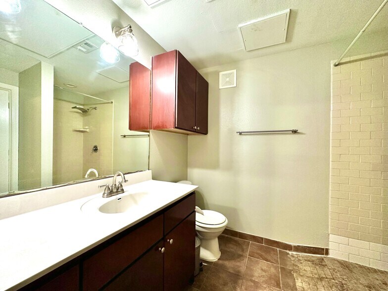 Building Photo - 2505 San Gabriel