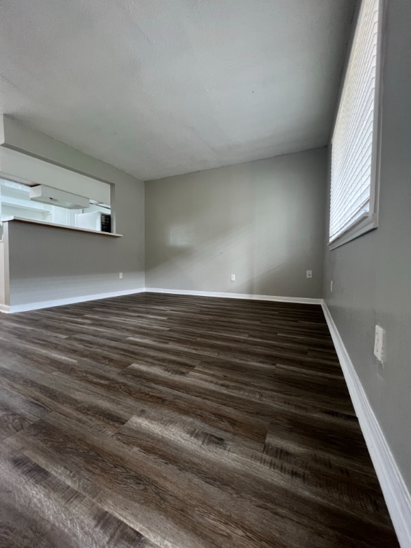 Building Photo - 2120 Strawberry Rd