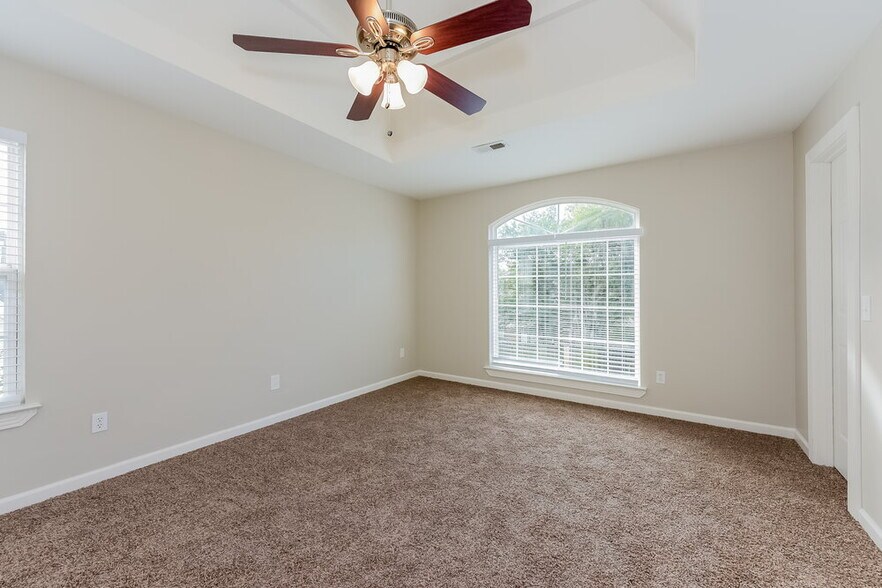 Building Photo - 145 Summerlake Pl