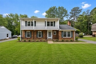 Building Photo - 5048 Maplewood Dr