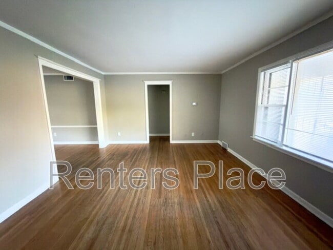 Building Photo - 3315 S Lewis Ave