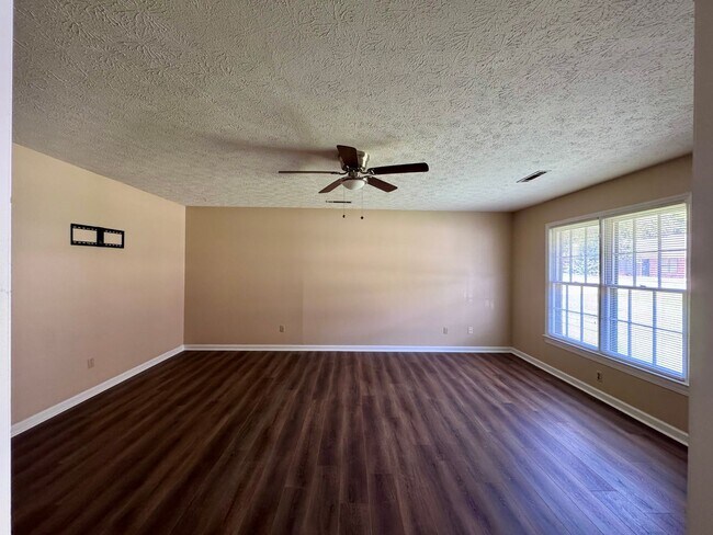Building Photo - 109 Baby Doe Dr NW